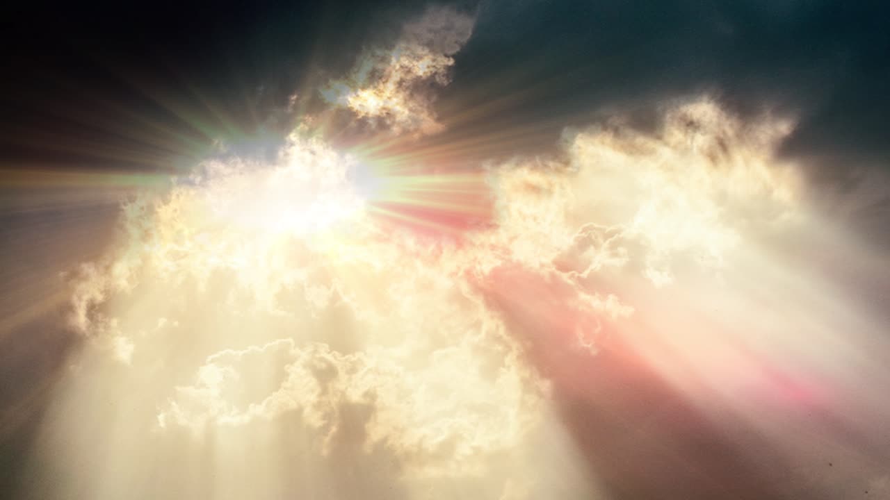 구름과 밝게 빛나는 태양