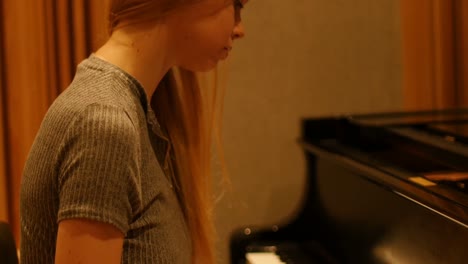 Woman-playing-a-piano