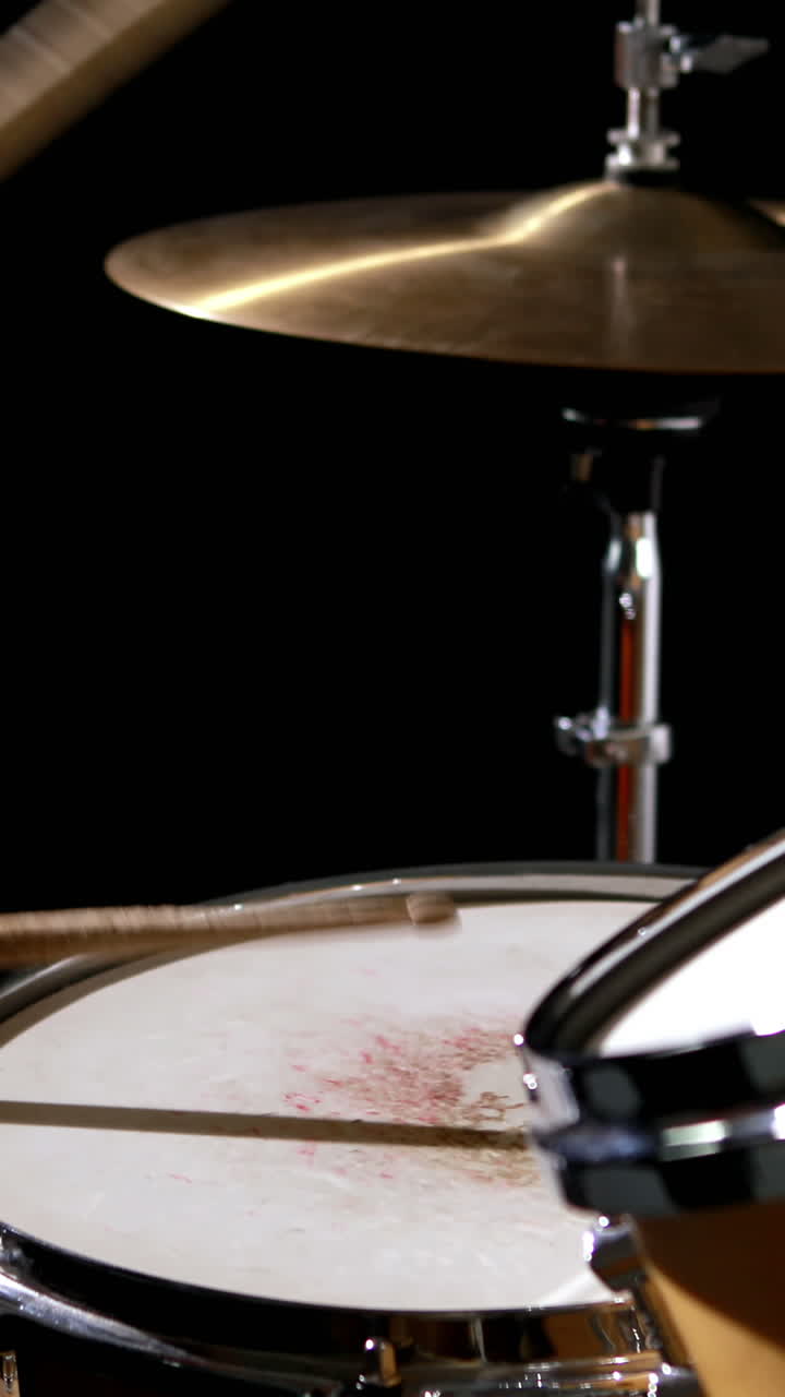 baterista tocando su batería