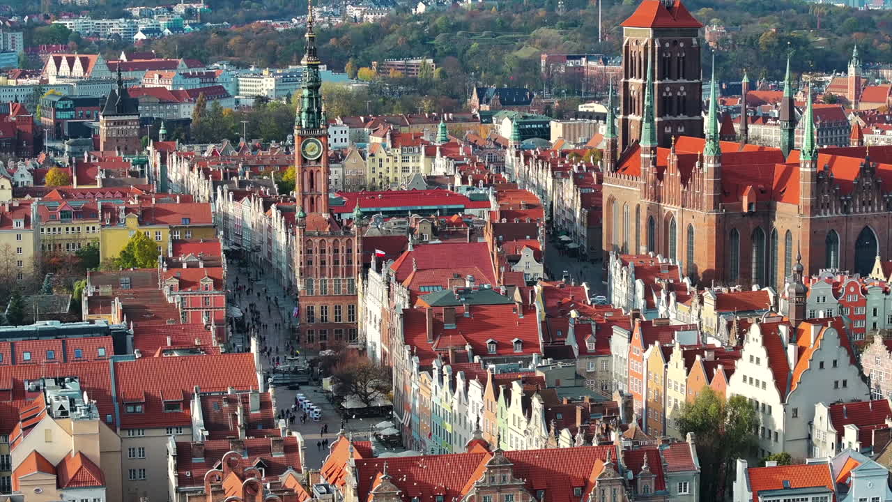 fotografía de avión no tripulado de la ciudad vieja de gdansk, polonia con st.