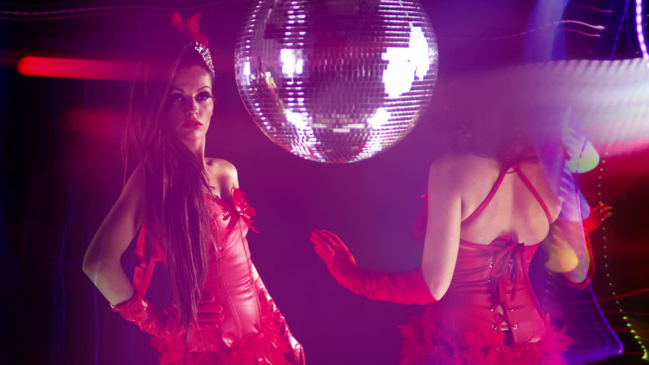 mujeres disco bailando 0 94