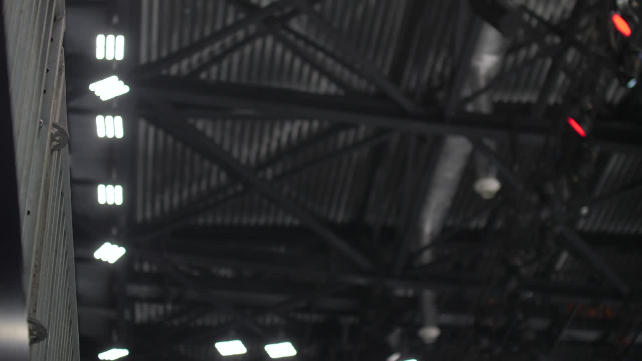 Steam clouds fly out quickly to the show