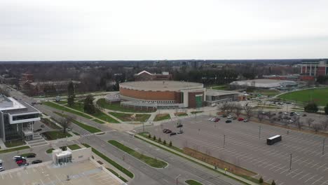 Breslin-Center-basketball-arena-at-Michigan-State-University-in-East-Lansing,-Michigan-drone-video-moving-forward