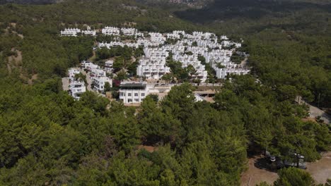 sitio de vacaciones en el bosque