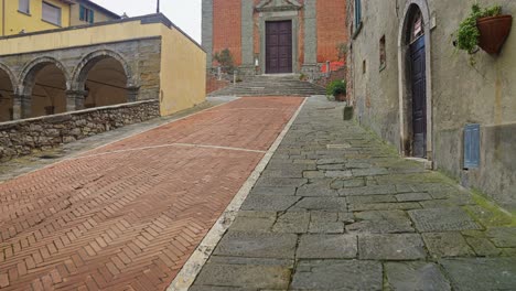 Renaissance-Außenansicht-Der-Stiftskirche-San-Michele-Arcangelo,-Katholische-Kirche-In-Der-Stadt-Lucignano,-Toskana,-Italien