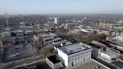 Bowling-Green,-Skyline-Der-Innenstadt-Von-Kentucky-Mit-Drohnenvideo-Beim-Einzug