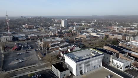bowling green, el horizonte del centro de kentucky con el video del dron moviéndose