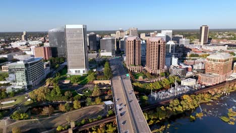 Hoher-Luftauszug-Von-Der-Skyline-Von-Richmond,-Virginia