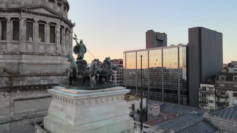 Aerial-orbit-around-bronze-quadriga-monument-and-Argentine-Congress-Palace-dome-at-golden-hour,-Buenos-Aires