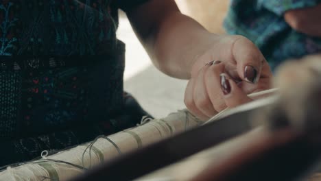 Loom-And-Female-Hands-At-Work-In-Guatemala,-Central-America---closeup