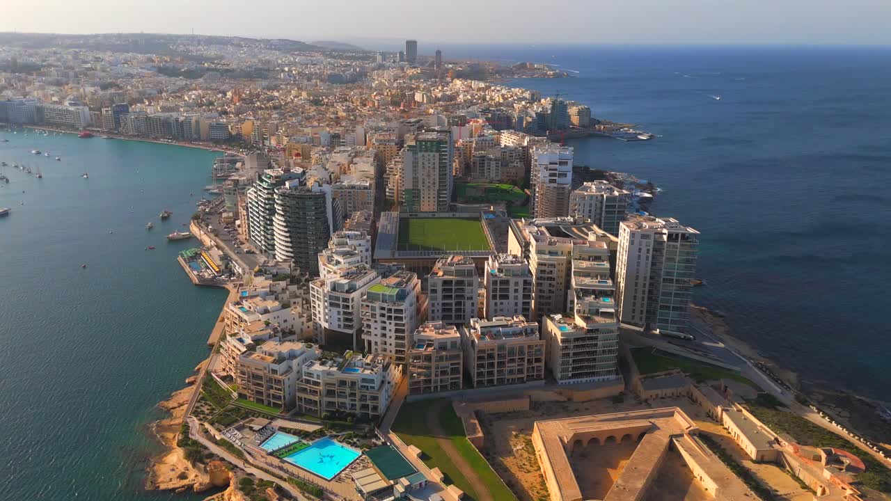 Discover Sliema’s breathtaking waterfront in this captivating drone video. Soar over the sparkling Mediterranean Sea and admire the stunning architecture and lively atmosphere of this coastal gem.