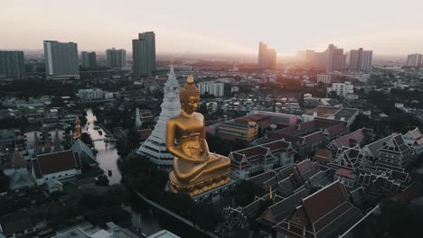 Wat-Paknam-Es-Un-Oasis-Sereno-Y-Espiritual-En-La-Bulliciosa-Ciudad-De-Bangkok.