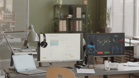 lugar de trabajo del inversor en la oficina