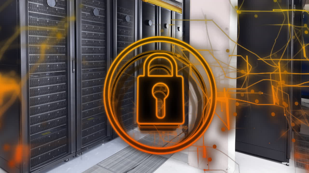 icono de candado, red brillante y procesamiento de datos a través de la sala de servidores de computadoras