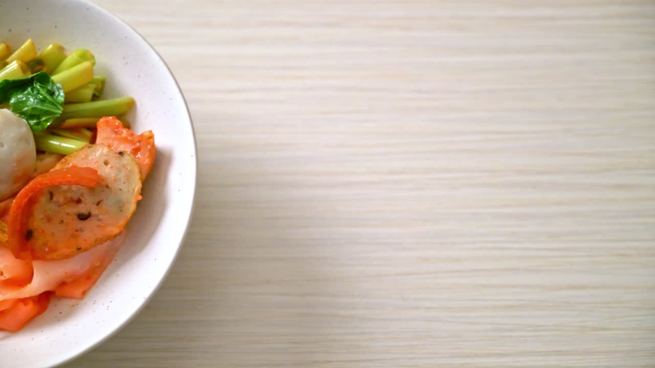 (Yen-Ta-Four) - Dry Thai Style Noodle with assorted tofu and fish ball in Red Soup - Asian food style