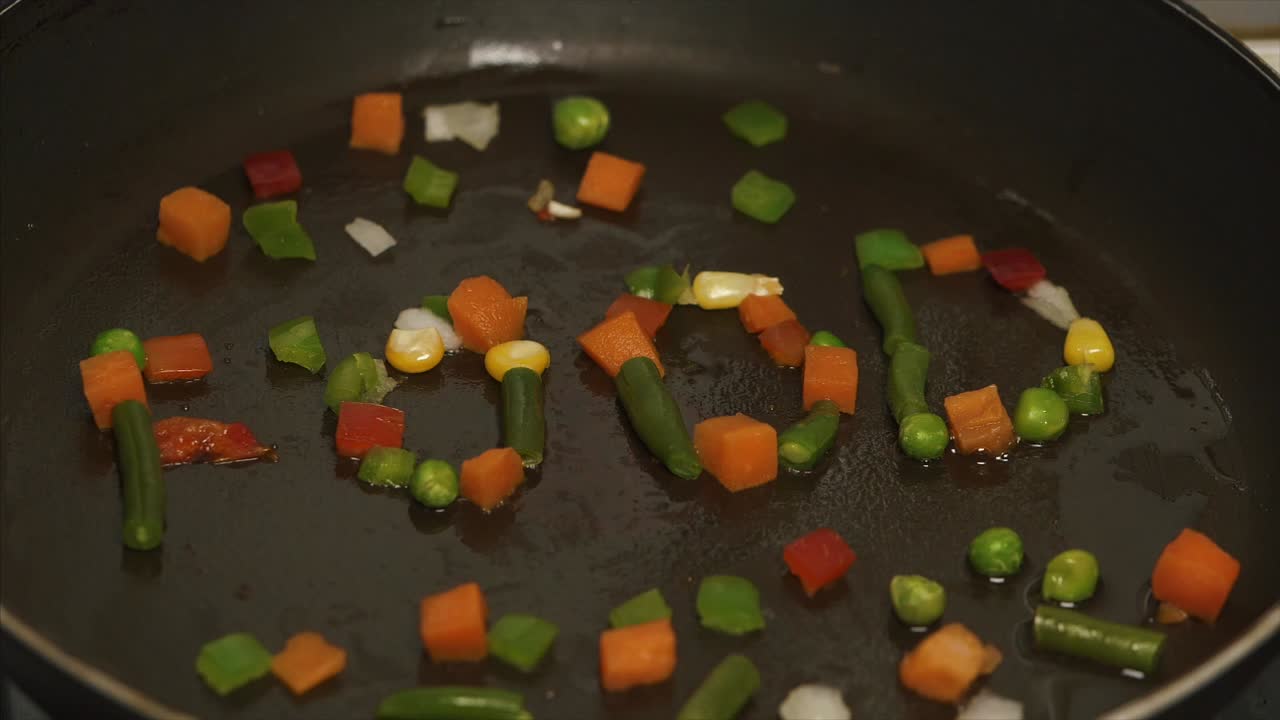 Gewürztes Gemüse, angeordnet als das Wort FOOD