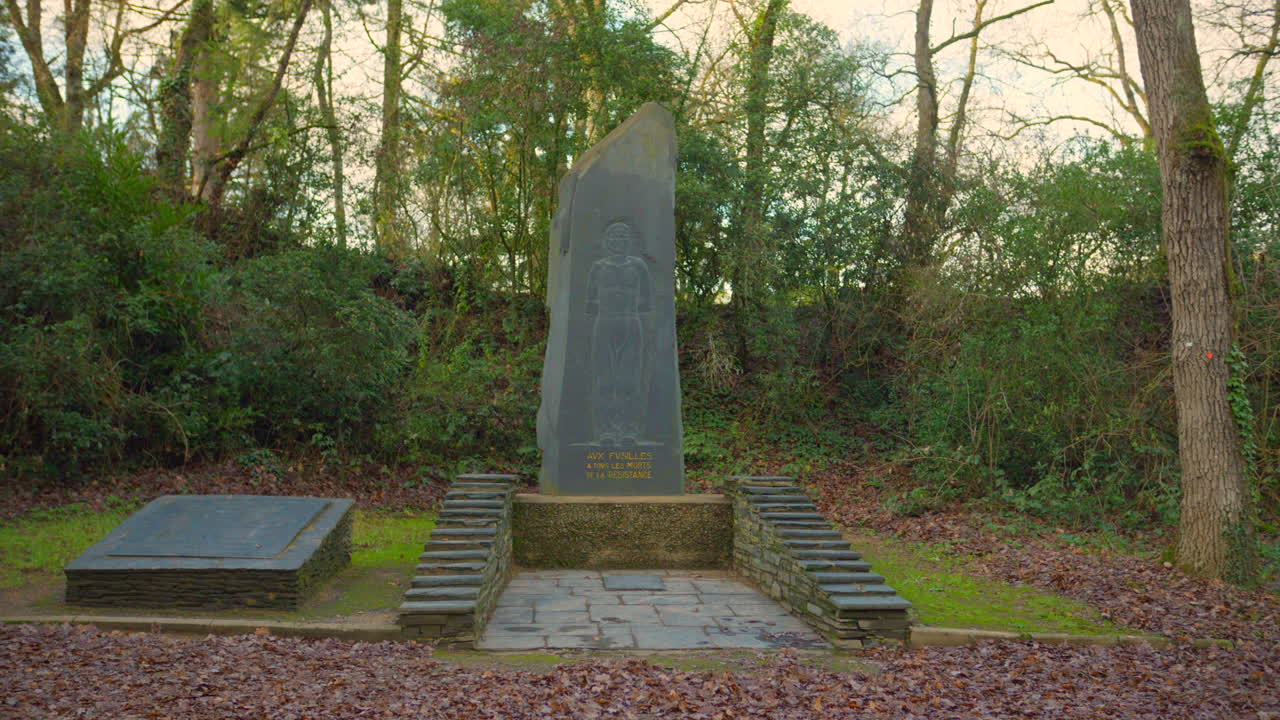 法國安格斯聖尼古拉斯公園的戰爭紀念碑 - - 貝爾比爾槍擊紀念碑