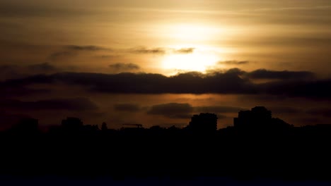Luftdrohnenansicht-Mit-Blick-Auf-Den-Sonnenuntergang-Im-Stadtbild-Von-Cascais