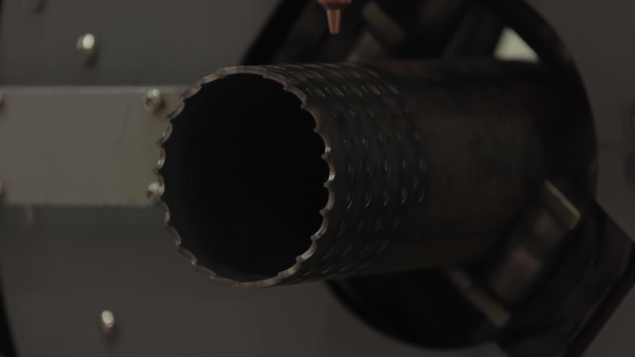 corte con láser y gas de metal, tecnología industrial moderna.