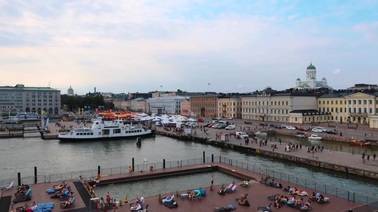 Panoramica del porto sud di Helsinki a mezzogiorno