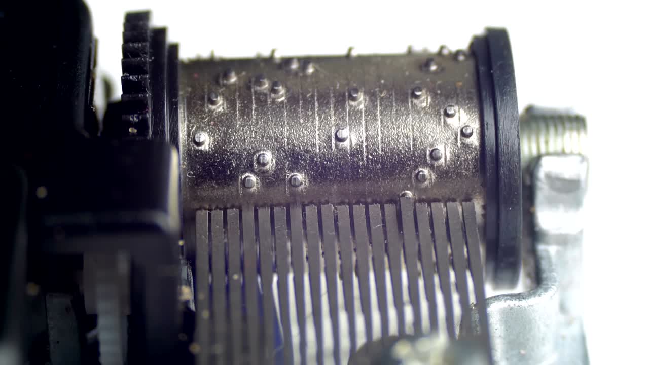 음악 상자 메커니즘이 회전합니다.