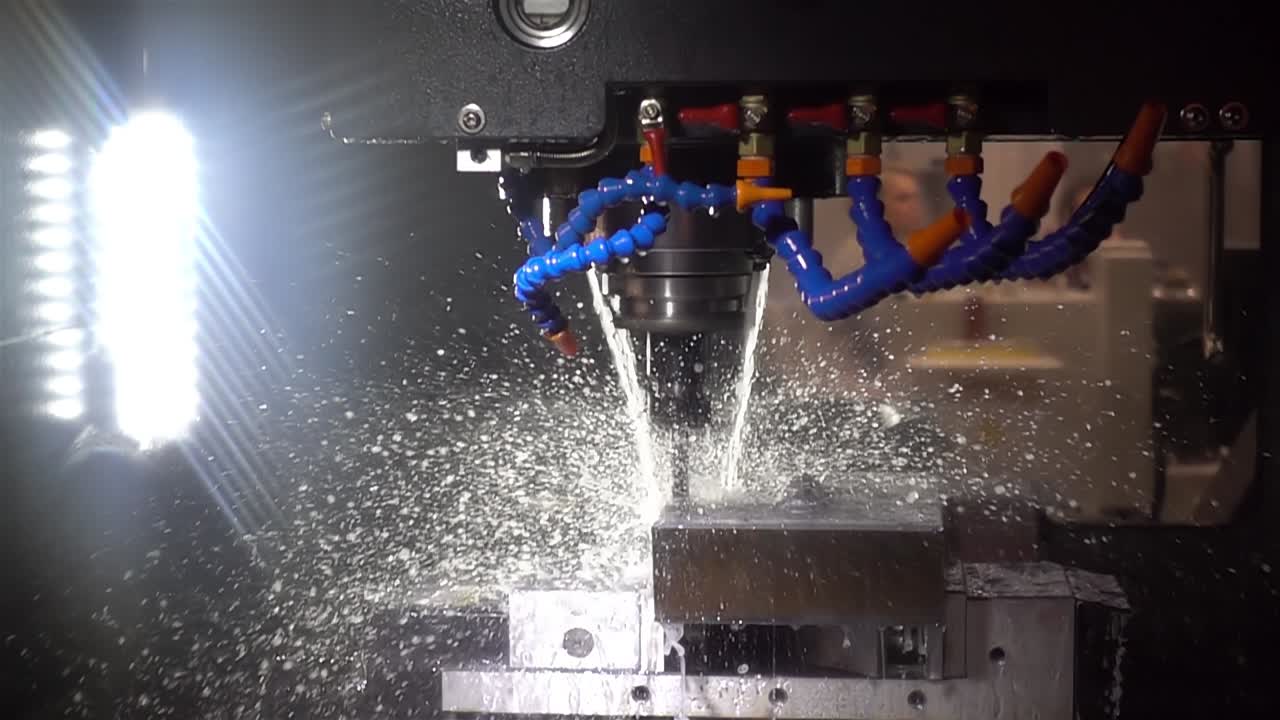 macchina di fresatura cnc per la lavorazione dei metalli.