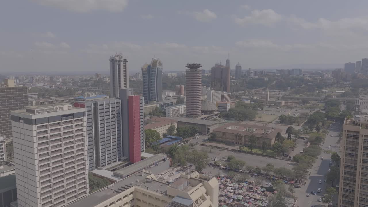 Ripresa aerea del Kenya International Conference Centre nel quartiere centrale degli affari di Nairobi
