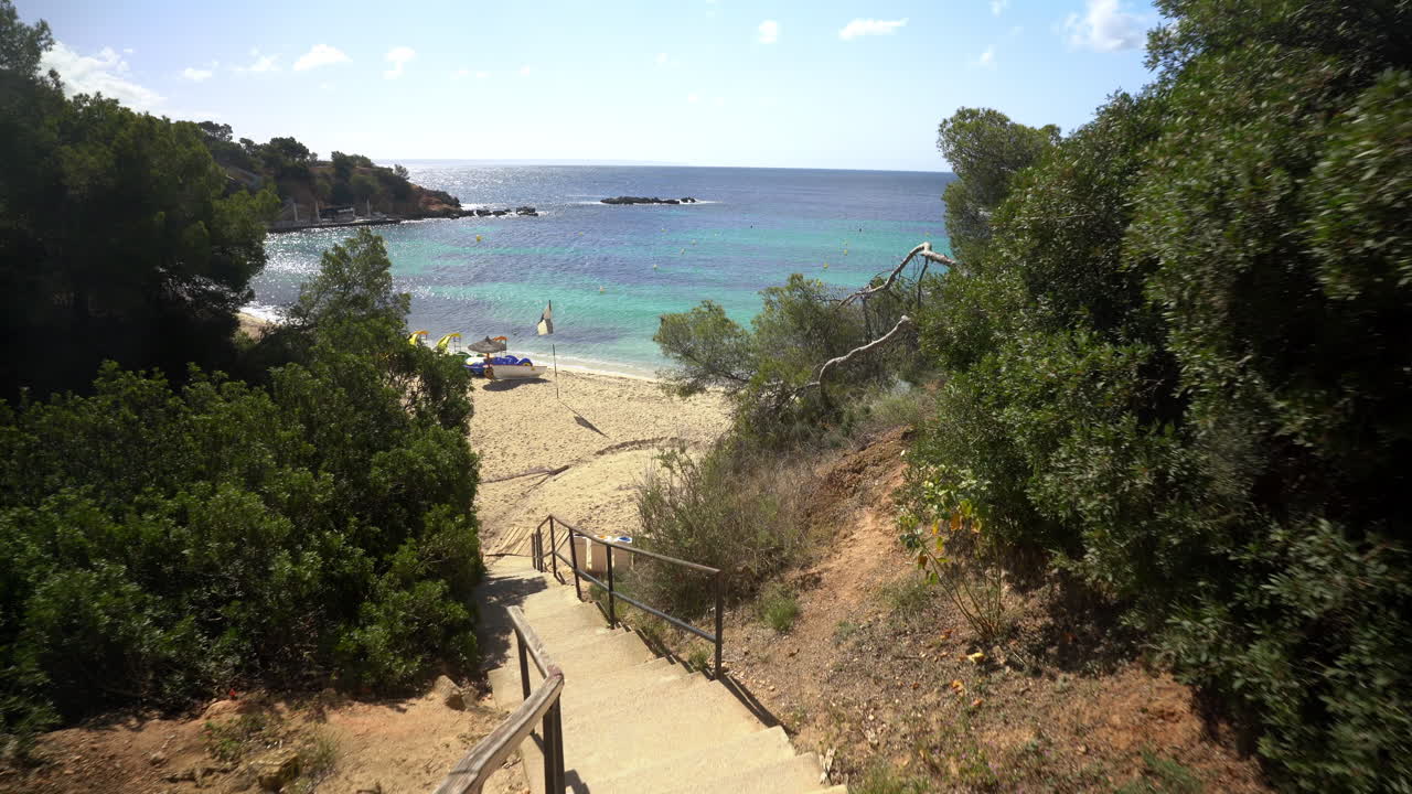 descubrimiento de una playa escondida y secreta calvia mallorca españa