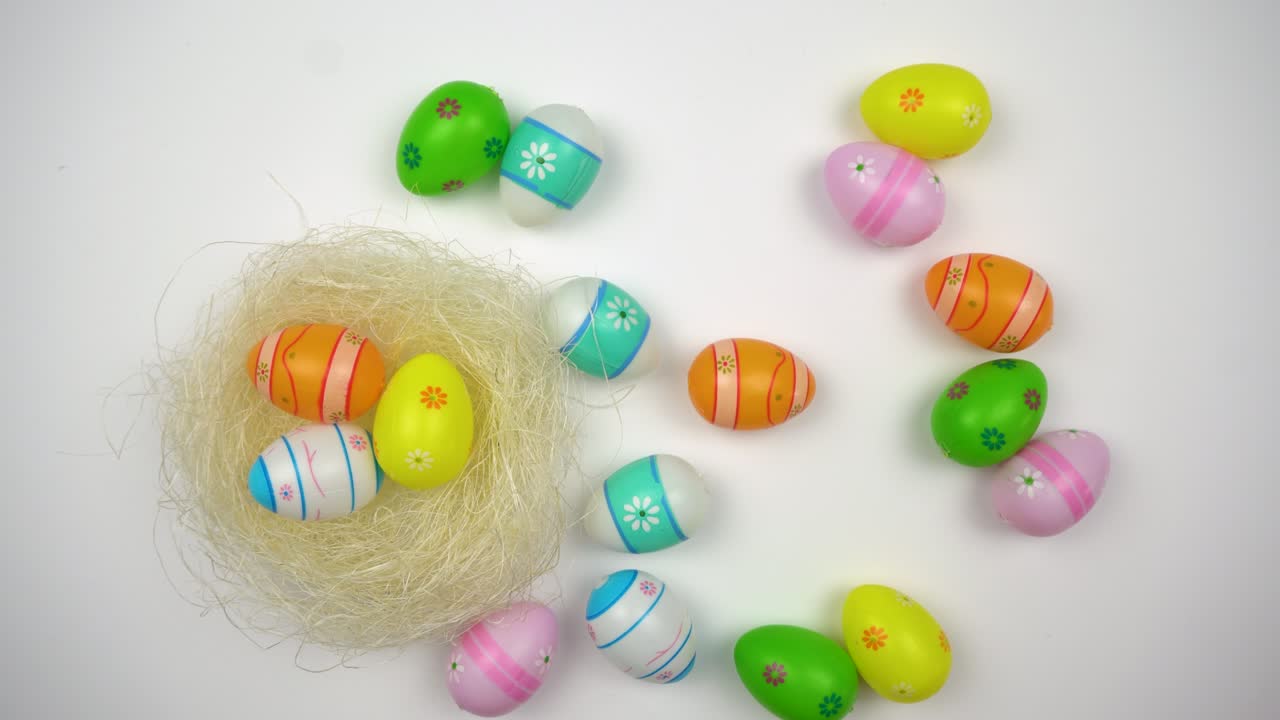 símbolo da páscoa. ovos de páscoa coloridos e um feriado em todas as casas.