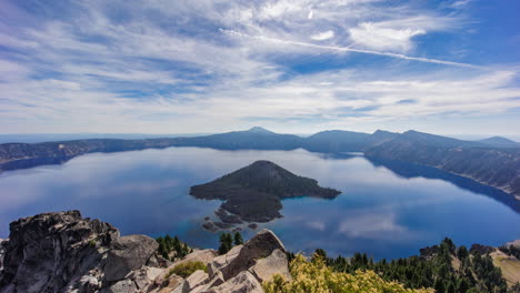 lago del cráter visto desde el mirador en watchman&#39;s peak