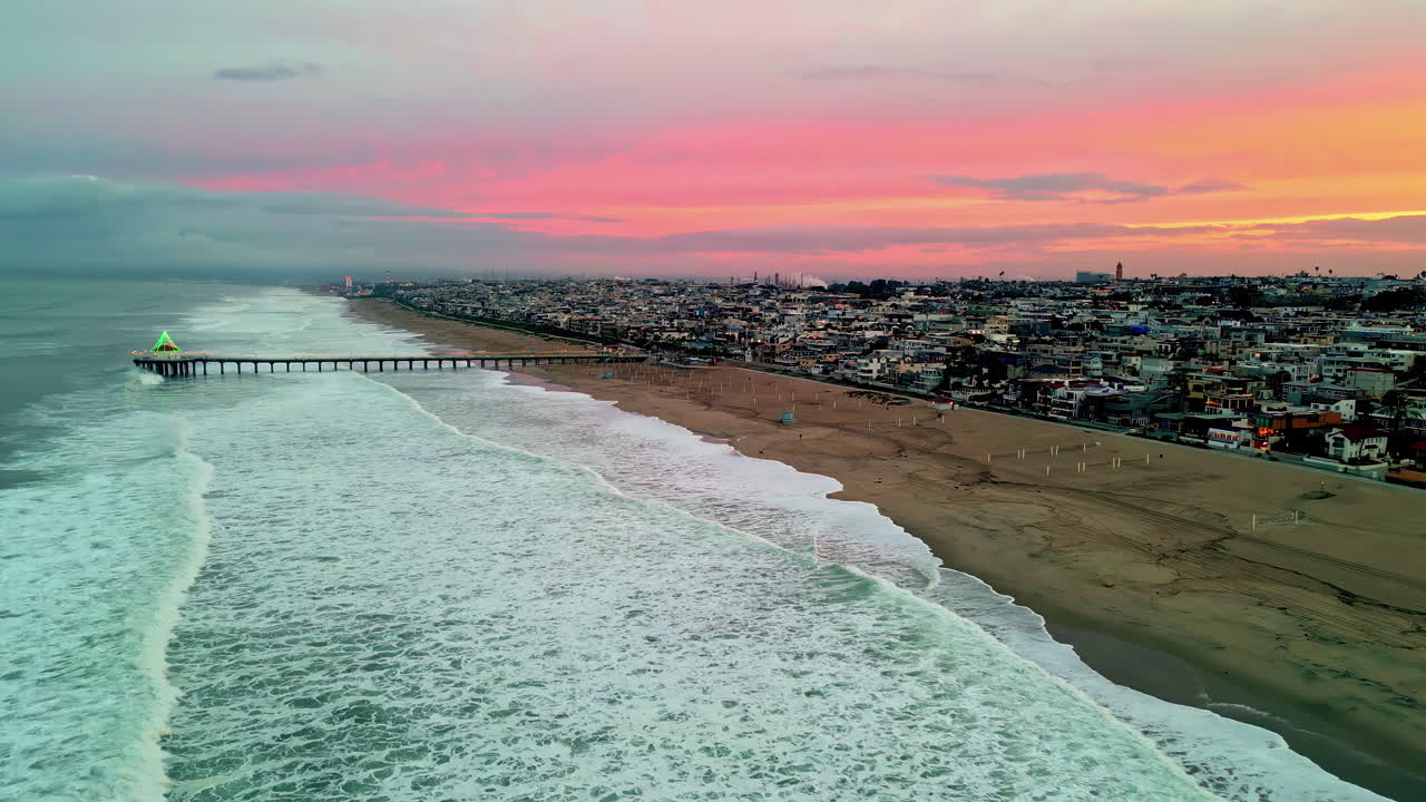 맨해튼 해변을 가로질러의 공중 풍경, 로스앤젤레스의 다채로운 황혼