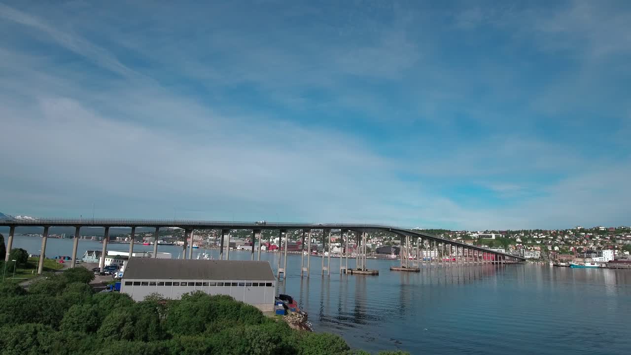 노르웨이 트롬소 시의 다리 항공 영상