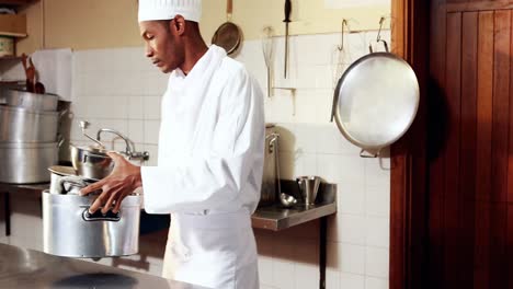 Portrait-of-chef-standing-with-arms-crossed