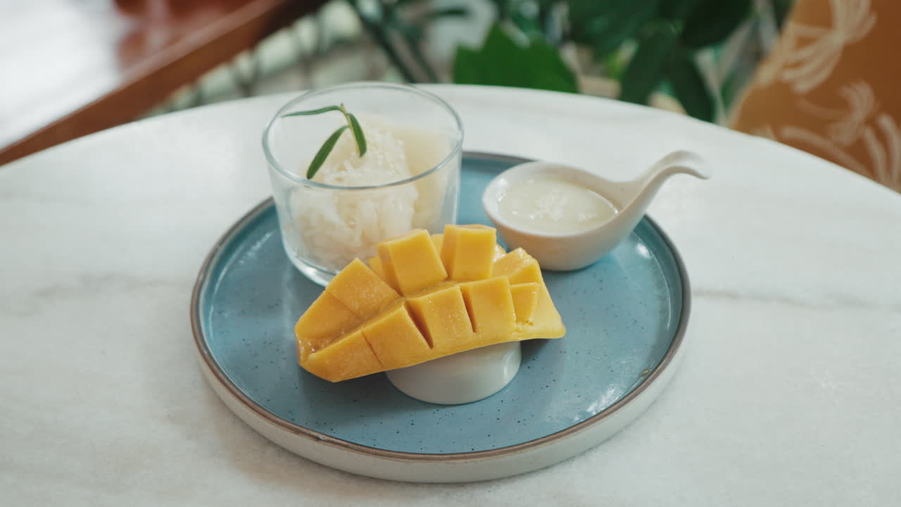 postre de arroz pegajoso de mango