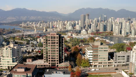 Vista-Aérea-De-La-Cosmopolita-Ciudad-De-Vancouver,-Columbia-Británica,-Canadá