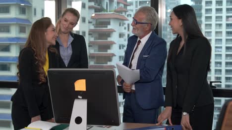 personas de negocios profesionales en la reunión del grupo.