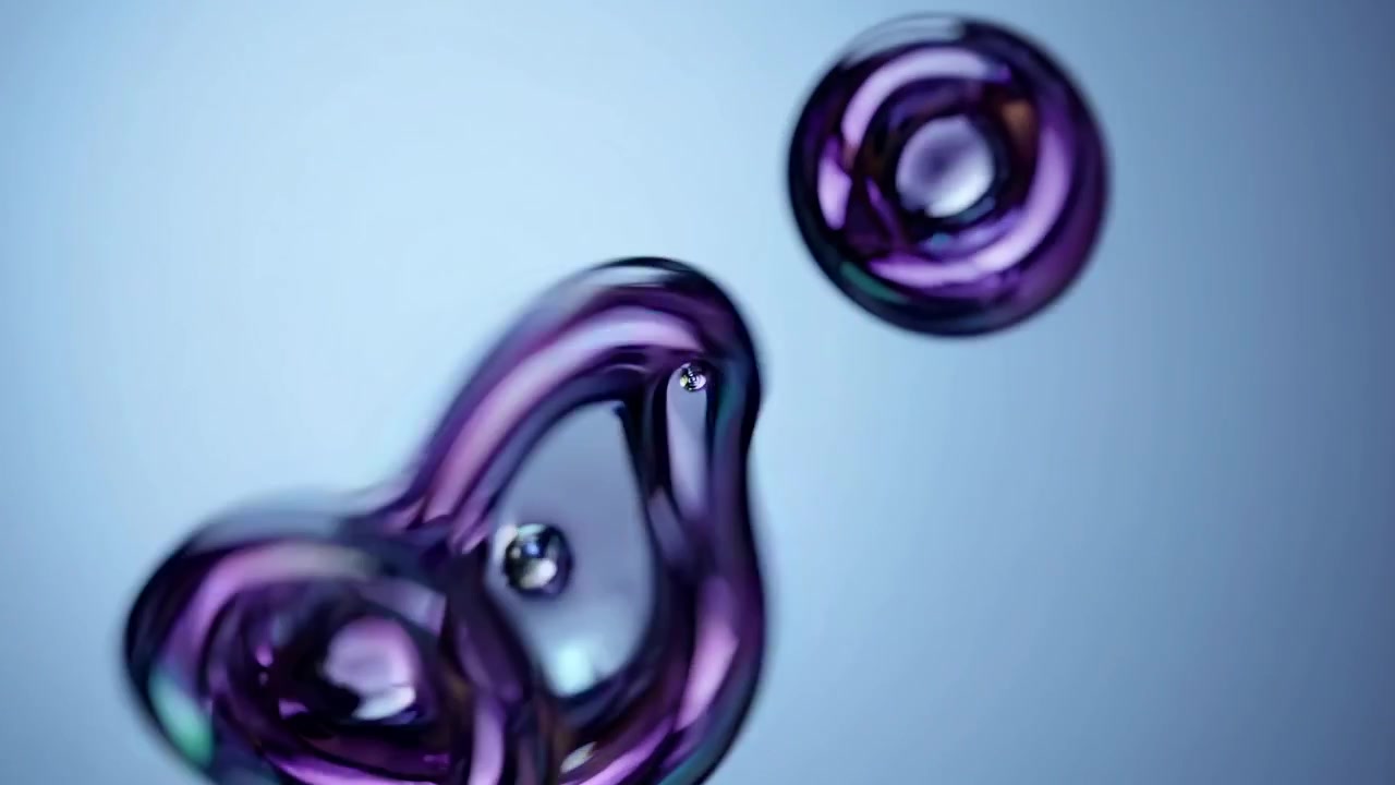 Forme liquide iridescenti astratte che si trasformano e turbinano