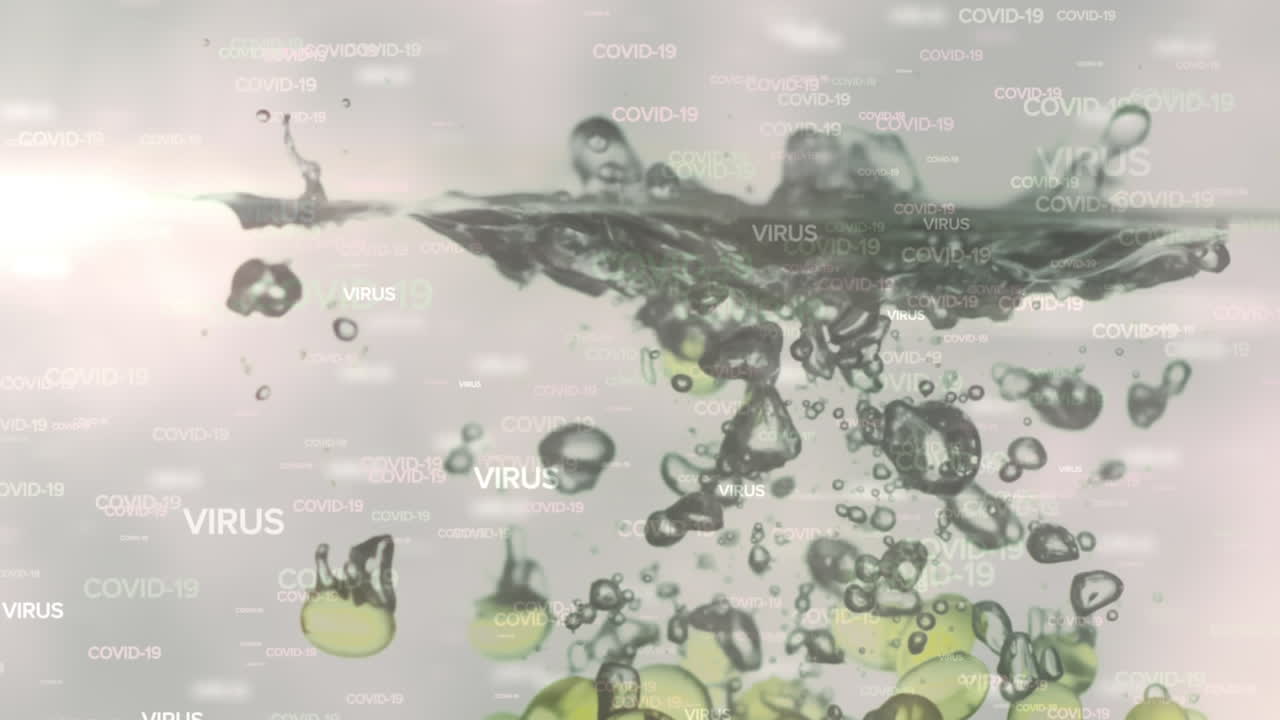 물에 떨어지는 알약 위에 떠다니는 코로나19 단어들의 애니메이션