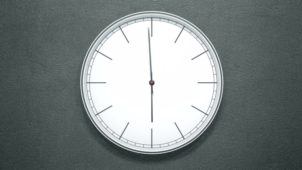 12 horas de lapso de tiempo de reloj minimalista moderno en la pared oscura.