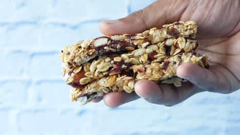 hand holding a granola bar