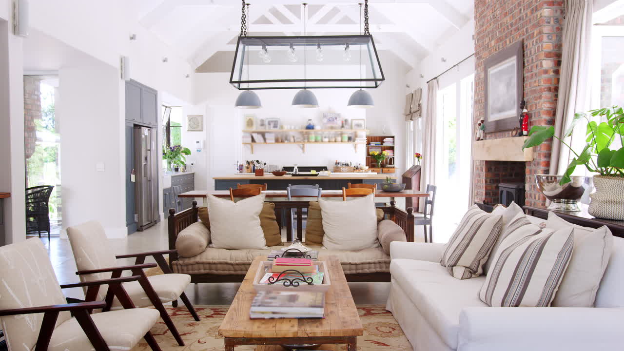 interior de plan abierto de una casa familiar de conversión de época moderna