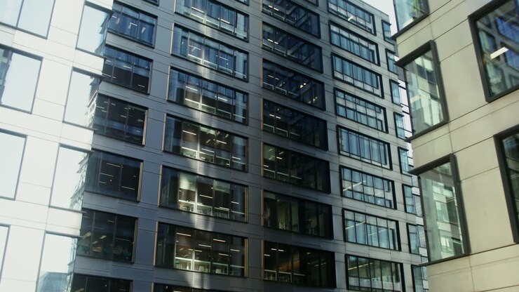 Edificios modernos de oficinas