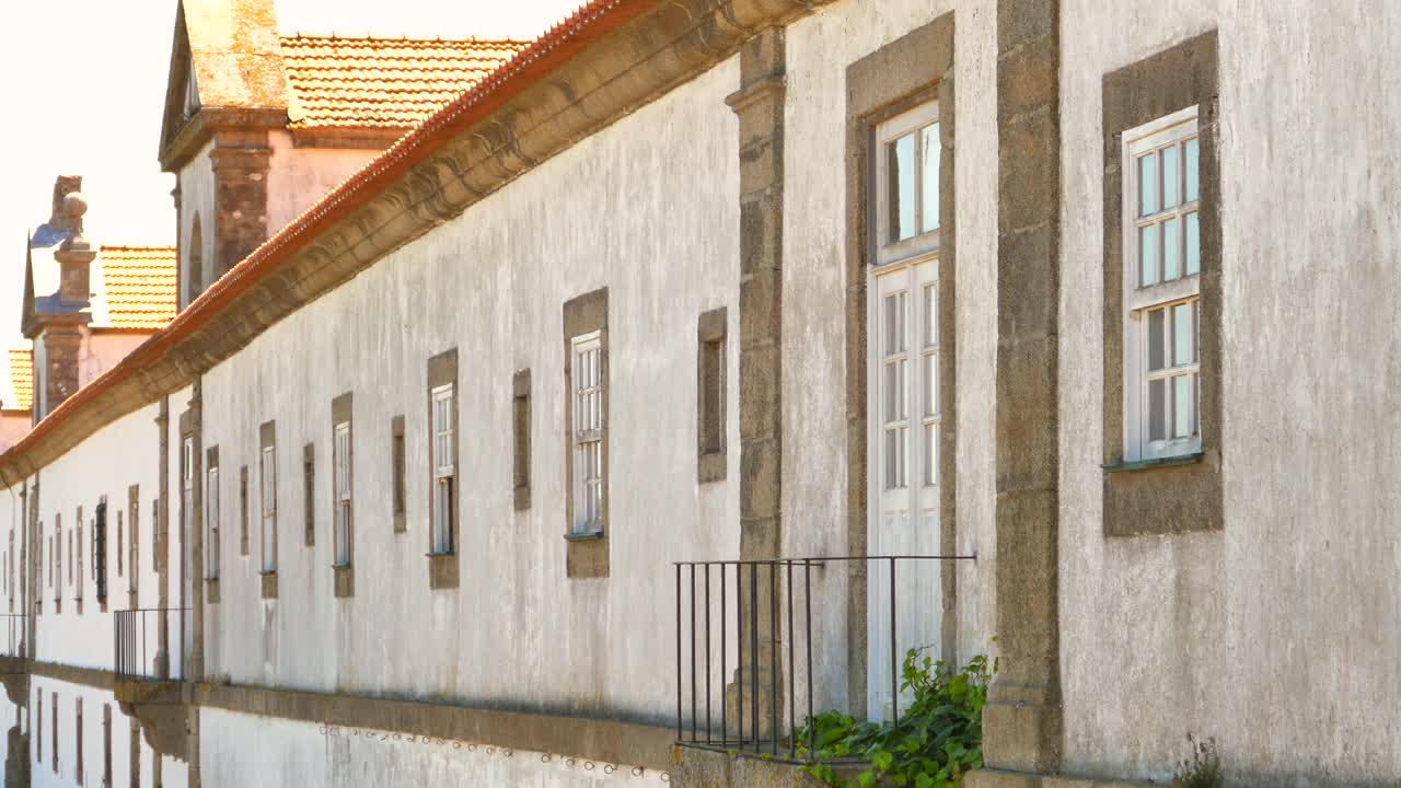 una vista de cerca del monasterio de serra do pilar en vila nova de gaia, portugal