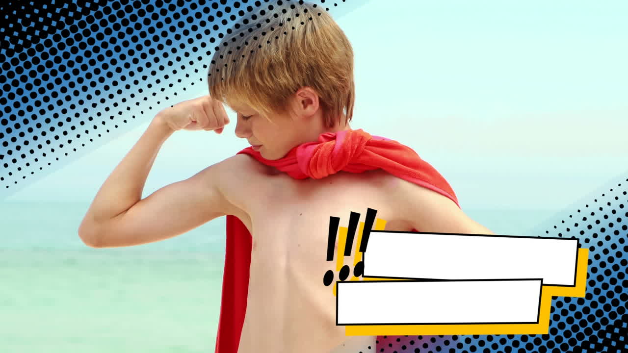 niño pequeño mostrando bíceps mientras lleva una capa