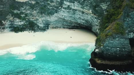 playa kelingking volar con drone