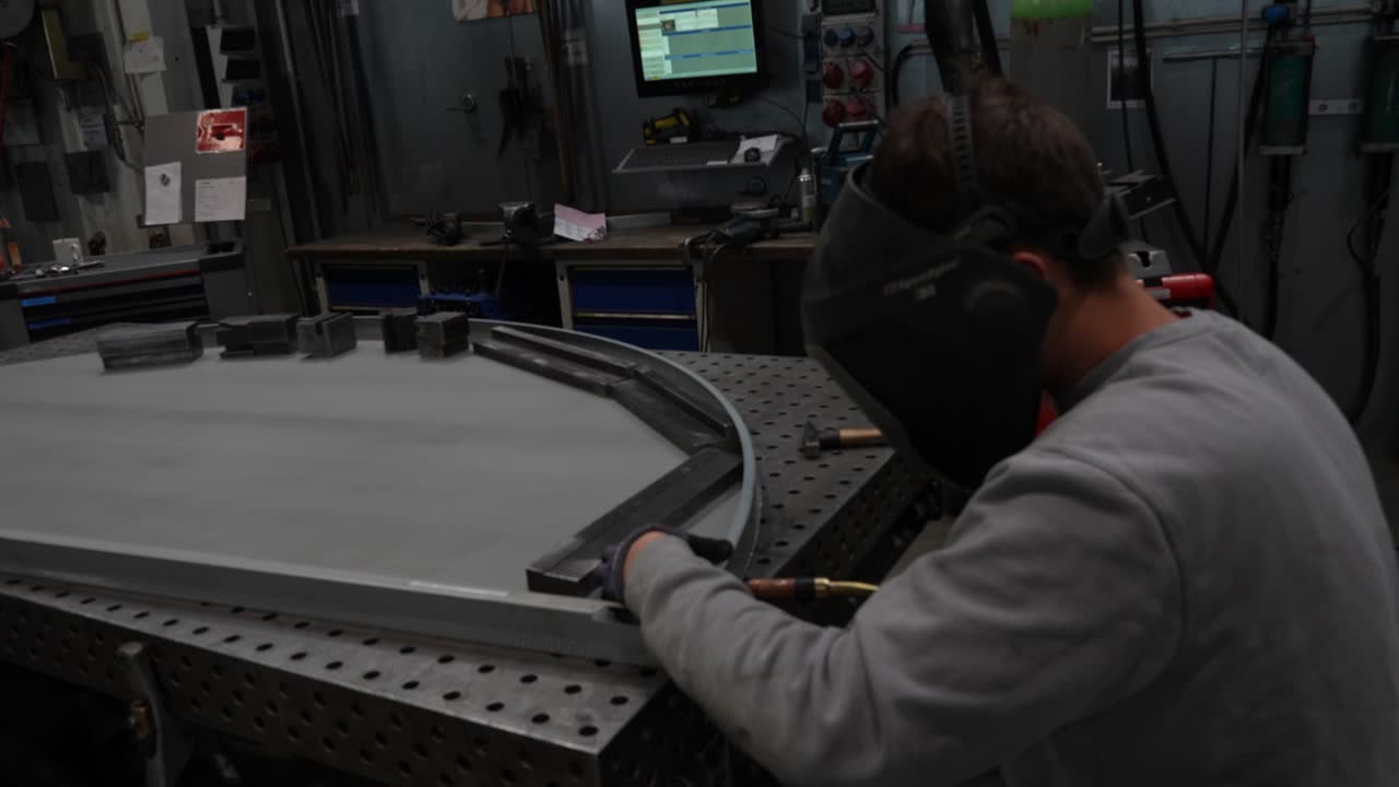 High precision beam joining of metal components during advanced manufacturing, showing controlled energy application, fine seam quality and accurate processing in a modern production environment