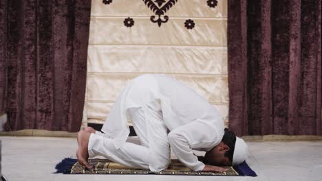 Indian-muslim-man-praying-to-Allah-at-home