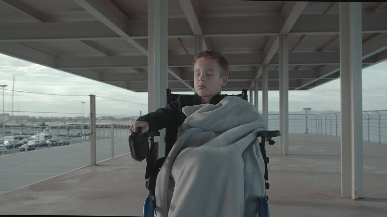 у него есть время подумать и расслабиться на открытом воздухе.