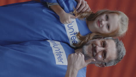 people volunteering