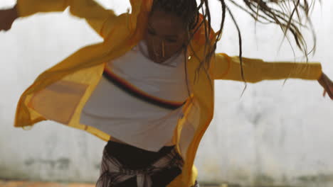 Mujer-Negra,-Ciudad-Y-Baile-Hip-Hop-En-Creativo